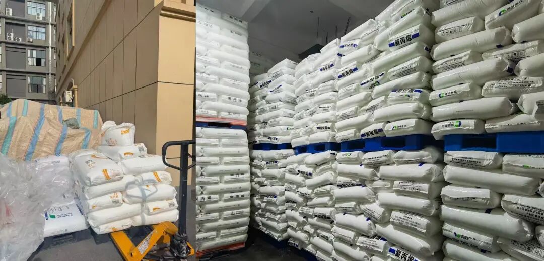 油價震蕩為何影響到牙刷廠？石油背后鮮為人知的龐大產業鏈 日用百貨